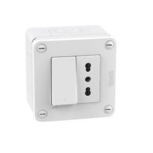 Scatola  matixgo ip40 2 moduli con interruttore e presa - 28402w2